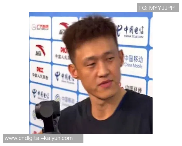 周鹏：从青涩少年到篮球巨星的奋斗历程与荣耀时刻